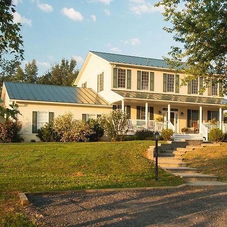 Hillbrook Inn & Spa (Adults Only) Чарлз-Таун Екстер'єр фото