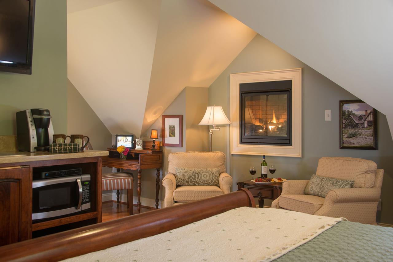 Hillbrook Inn & Spa (Adults Only) Чарлз-Таун Екстер'єр фото