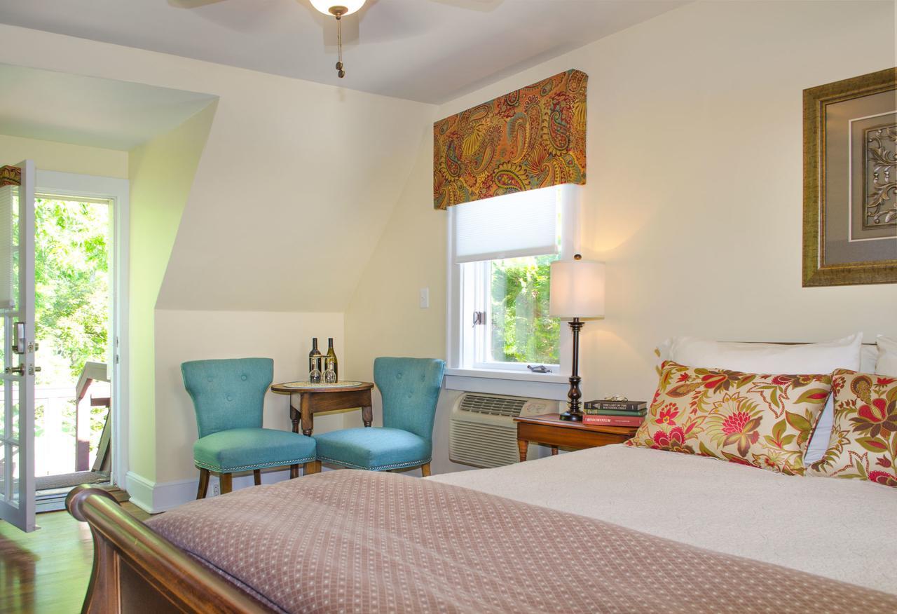 Hillbrook Inn & Spa (Adults Only) Чарлз-Таун Екстер'єр фото