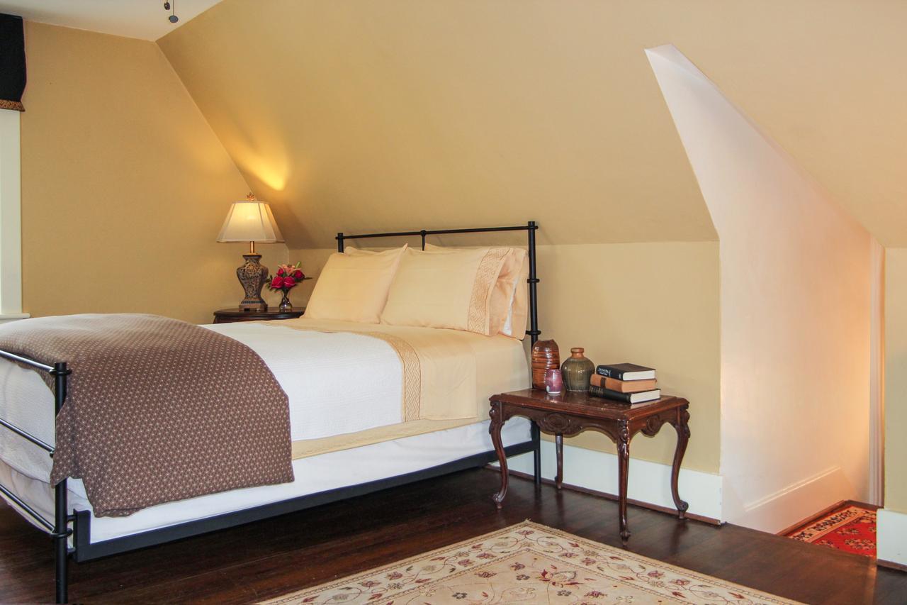 Hillbrook Inn & Spa (Adults Only) Чарлз-Таун Екстер'єр фото