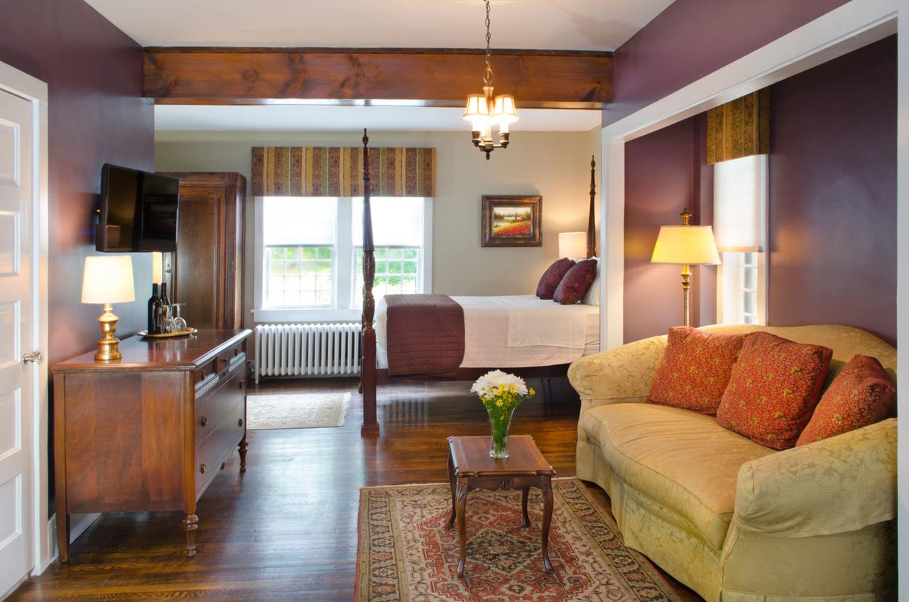 Hillbrook Inn & Spa (Adults Only) Чарлз-Таун Екстер'єр фото