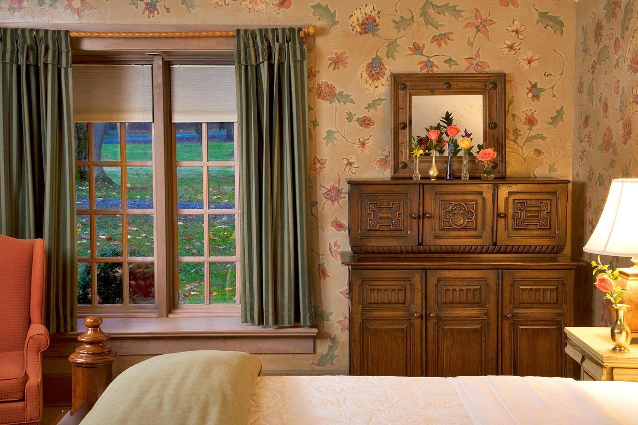 Hillbrook Inn & Spa (Adults Only) Чарлз-Таун Екстер'єр фото