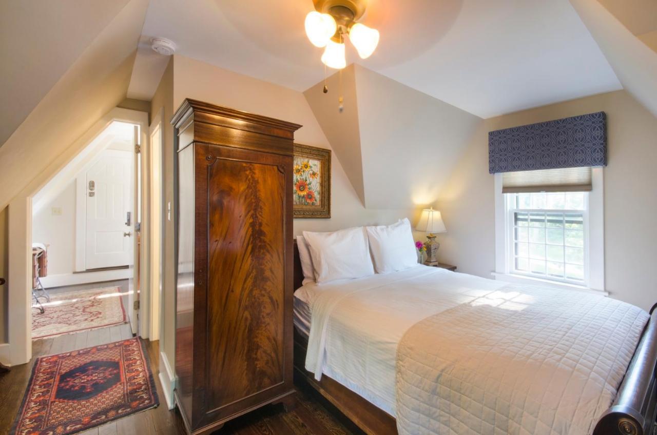 Hillbrook Inn & Spa (Adults Only) Чарлз-Таун Екстер'єр фото