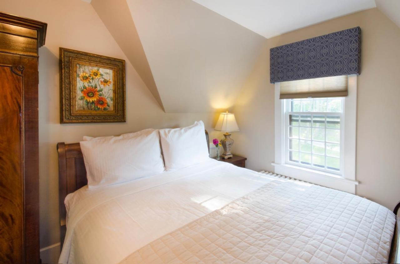 Hillbrook Inn & Spa (Adults Only) Чарлз-Таун Екстер'єр фото