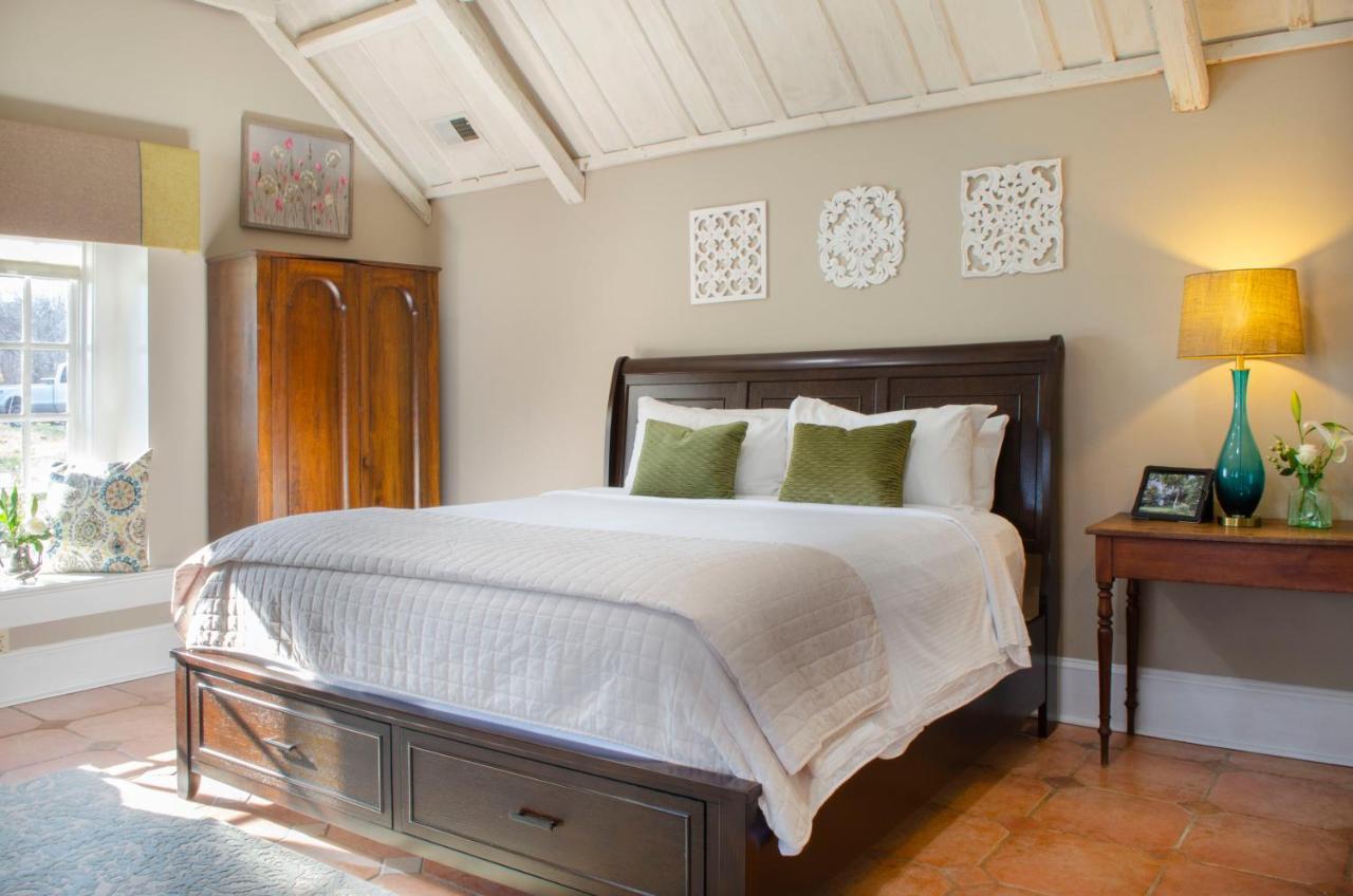 Hillbrook Inn & Spa (Adults Only) Чарлз-Таун Екстер'єр фото