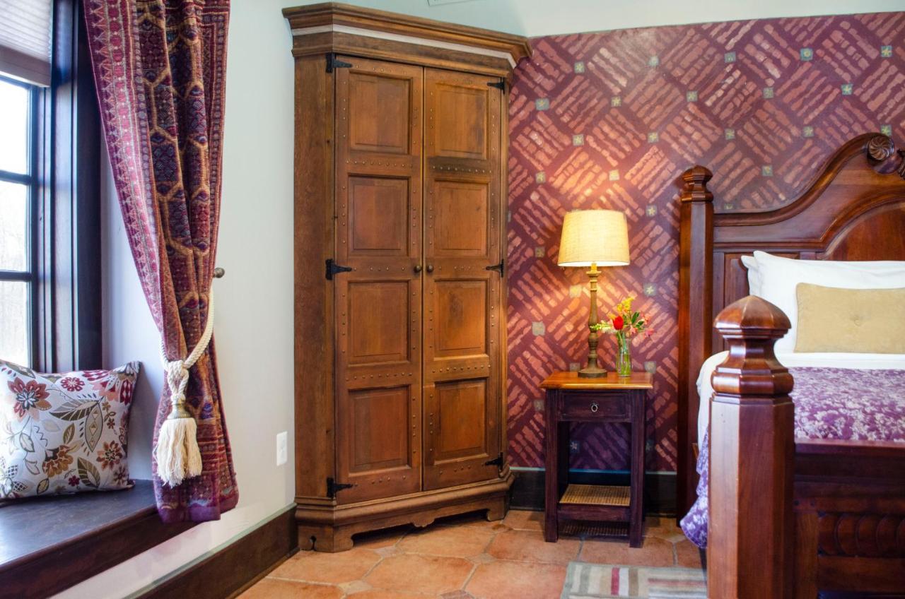 Hillbrook Inn & Spa (Adults Only) Чарлз-Таун Екстер'єр фото